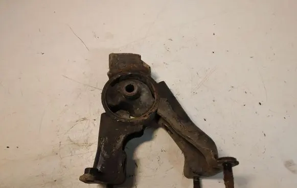 Toyota Avensis T250 Engine mount bracket