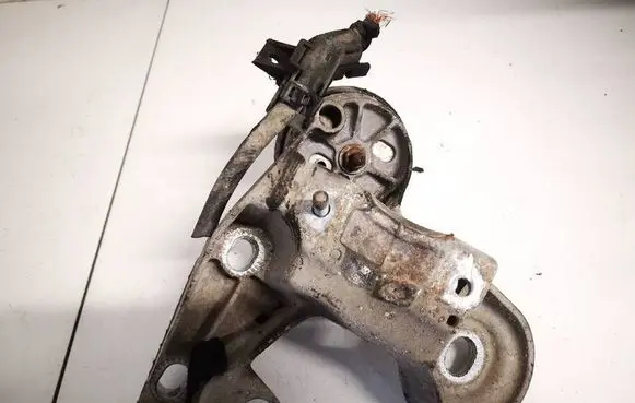 Engine mount bracket