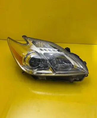 Toyota Prius (XW30) Headlight/headlamp