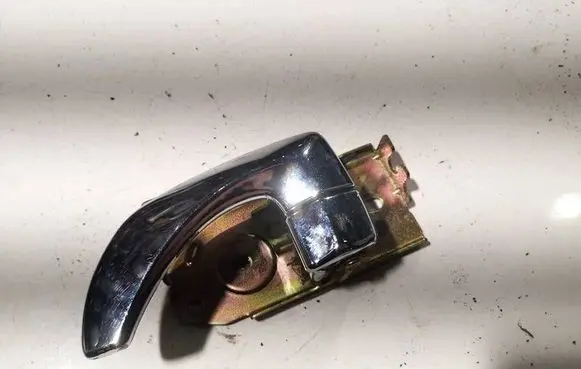 KIA Sorento Front door interior handle 