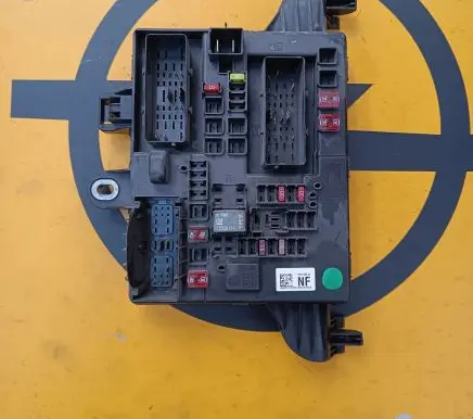 Opel Insignia A Fuse module 13277322
