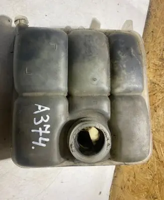 Ford Focus Coolant expansion tank/reservoir 8V618K218AE