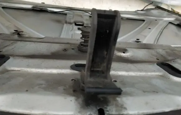 Renault Laguna II Engine bonnet (hood) release handle