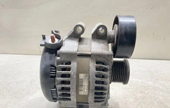 BMW 3 E90 E91 Generator/alternator 7550468