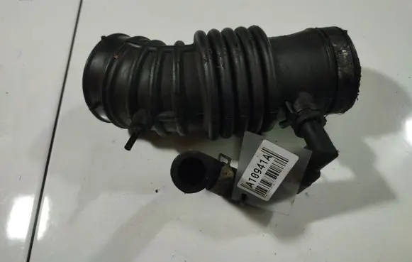 Nissan Almera Tino Air intake hose/pipe 
