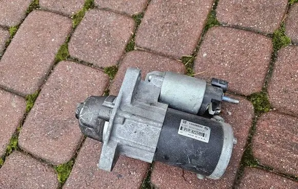 Opel Adam Starter motor 12638692