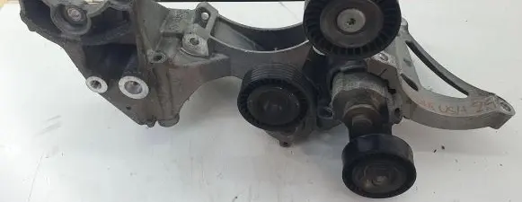 Volkswagen PASSAT B7 USA Generator/alternator bracket 07k903143e-4car