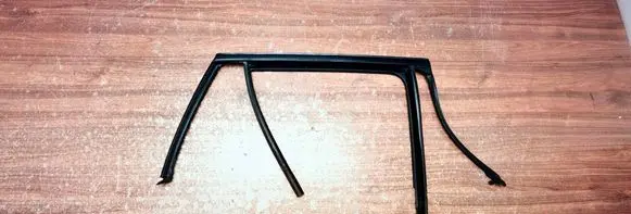 Mercedes-Benz GLC X253 C253 Rubber seal rear door window/glass P379202