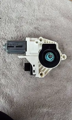 Audi A5 8T 8F Front door window regulator motor 8T0959802A