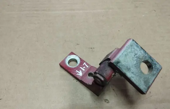 Fiat 500 Front door upper hinge