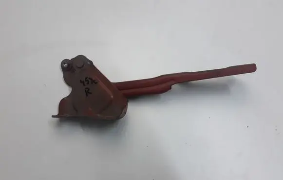 Engine bonnet/hood hinges
