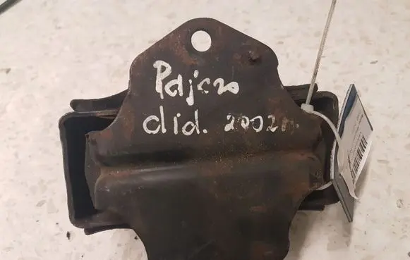 Mitsubishi Pajero Engine mount bracket