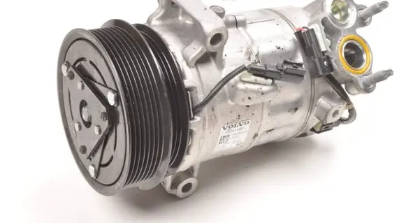 Volvo XC40 Air conditioning (A/C) compressor (pump) 32414891