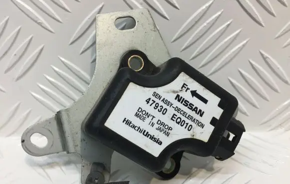 Nissan X-Trail T30 ESP acceleration yaw rate sensor 47930EQ010