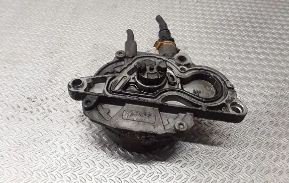 Opel Zafira B Vacuum pump 