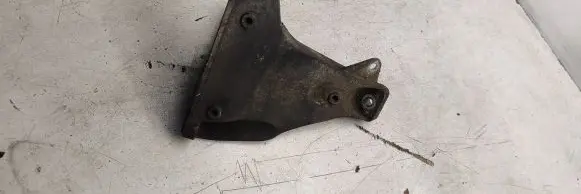 Volkswagen PASSAT B5.5 Engine mounting bracket 8d0199308ag