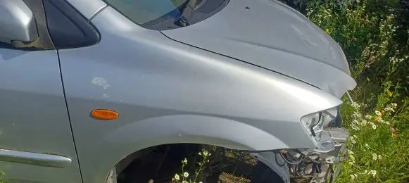 Mazda MPV II LW Fender