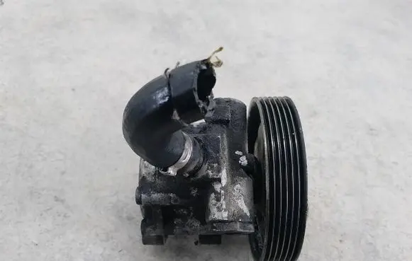 Peugeot Partner Power steering pump 9685555580
