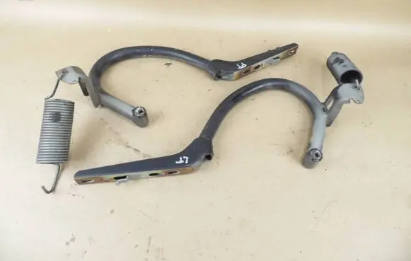 Tailgate/trunk/boot hinge