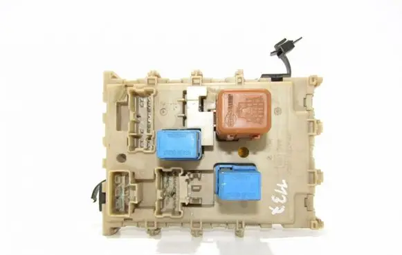 Nissan Almera Tino Fuse module