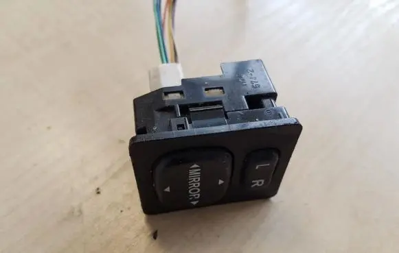 Toyota RAV 4 (XA30) Wing mirror switch 183574