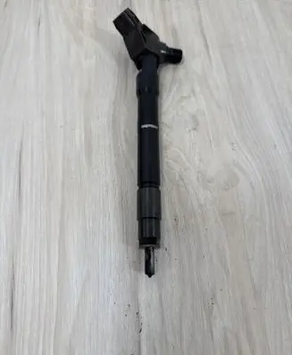 Mazda CX-5 Fuel injector SH0113H50