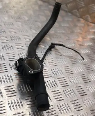 Volkswagen Touran I Engine coolant pipe/hose 038121132