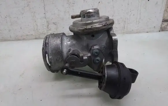 Volkswagen Golf IV EGR valve 038129637