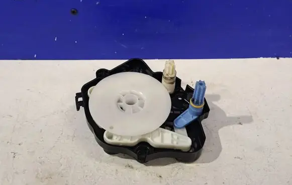 Polestar 2 Air flap motor/actuator DK2M2G1P1A