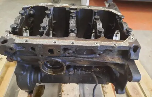 Volkswagen Golf IV Engine block 038103021