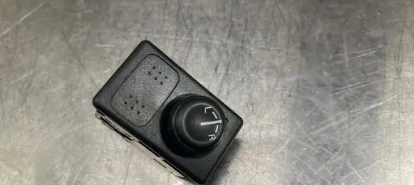 Nissan Almera Tino Wing mirror switch