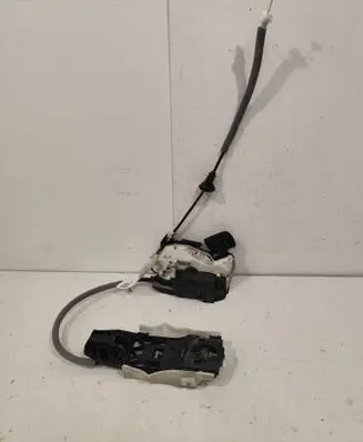 Volkswagen PASSAT B8 Front door lock 5E2837015