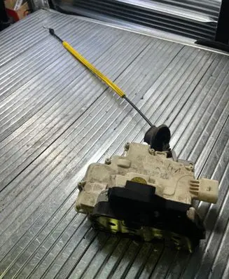 Audi A6 S6 C6 4F Rear door lock 4F0839016