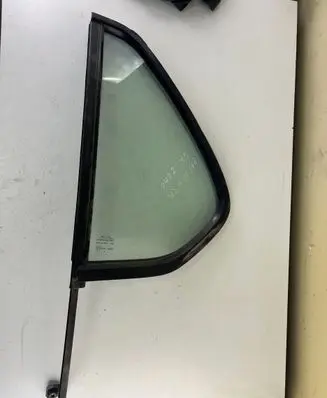 Rear vent window glass