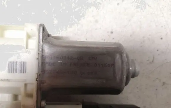 Ford Focus C-MAX Front door window regulator motor 981406110