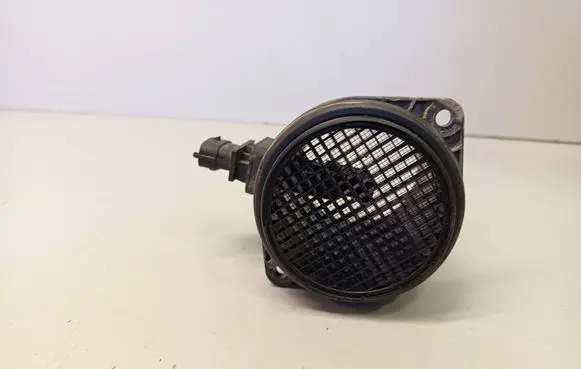 Volvo S60 Mass air flow meter 30677999 0281002730
