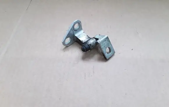 Volkswagen PASSAT B7 Rear door lower hinge A046574