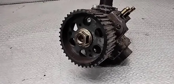 Opel Zafira B Fuel injection high pressure pump 0445010097 0055204599