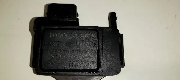 Volkswagen Golf III Air pressure sensor 3A0906051 0261230008