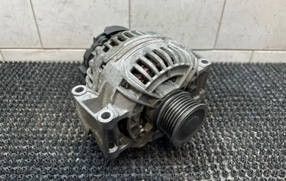 Volkswagen PASSAT CC Generator/alternator 06B903016AB 0124525088