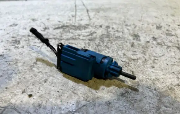 Volkswagen Touareg I Brake pedal sensor switch 7L6827189 00944 120105