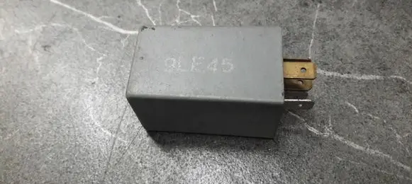 Ford Escort Fuel pump relay 88AG18C641AA