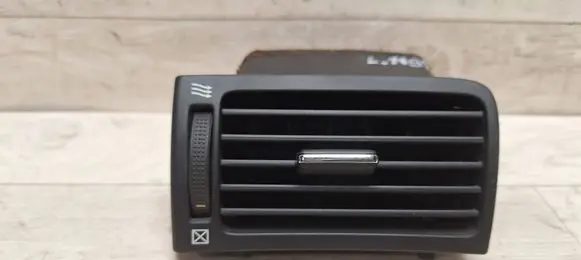 Toyota Avensis T250 Dash center air vent grill