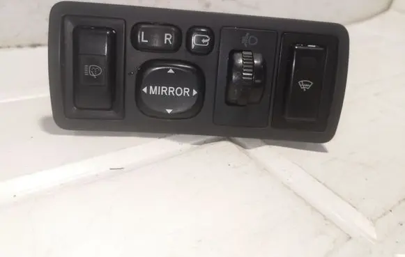 Wing mirror switch