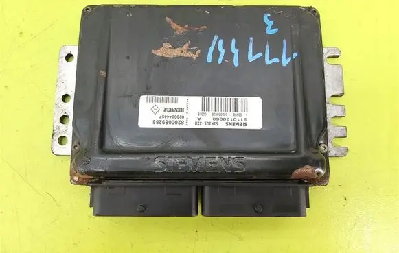 Renault Thalia II Engine control unit/module S110130060