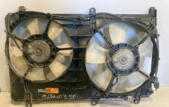 Mitsubishi Grandis Radiator cooling fan shroud