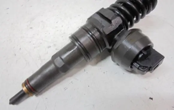 Skoda Fabia Mk1 (6Y) Fuel injector 038130079BN