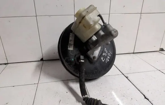 BMW 7 E38 Brake booster 1161744