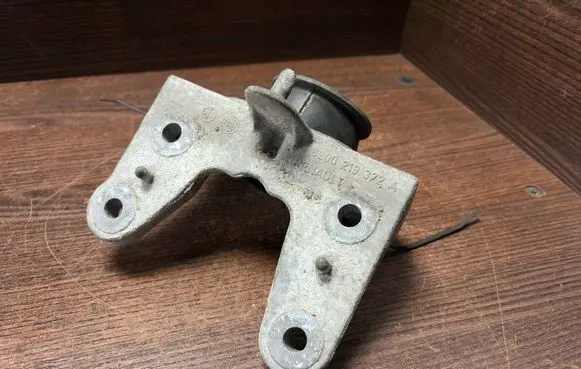 Renault Trafic II (X83) Gearbox mounting bracket 8200065989 8200065989A