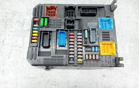Opel Corsa F Fuse box set